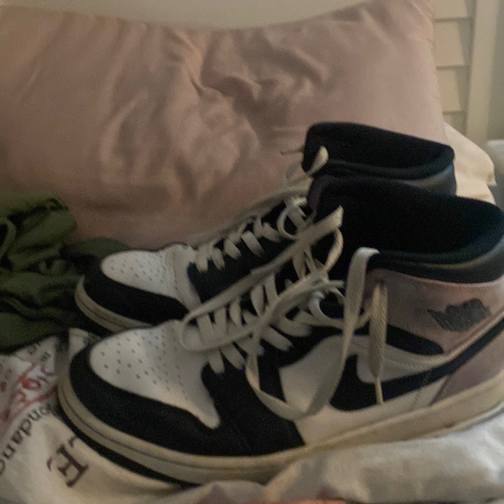 Jordan 1 Bleached coral Jordan Mids
